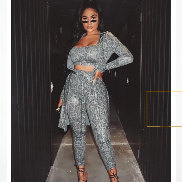 Fashion nova 3 piece snakeskin set - Picture 1 of 4